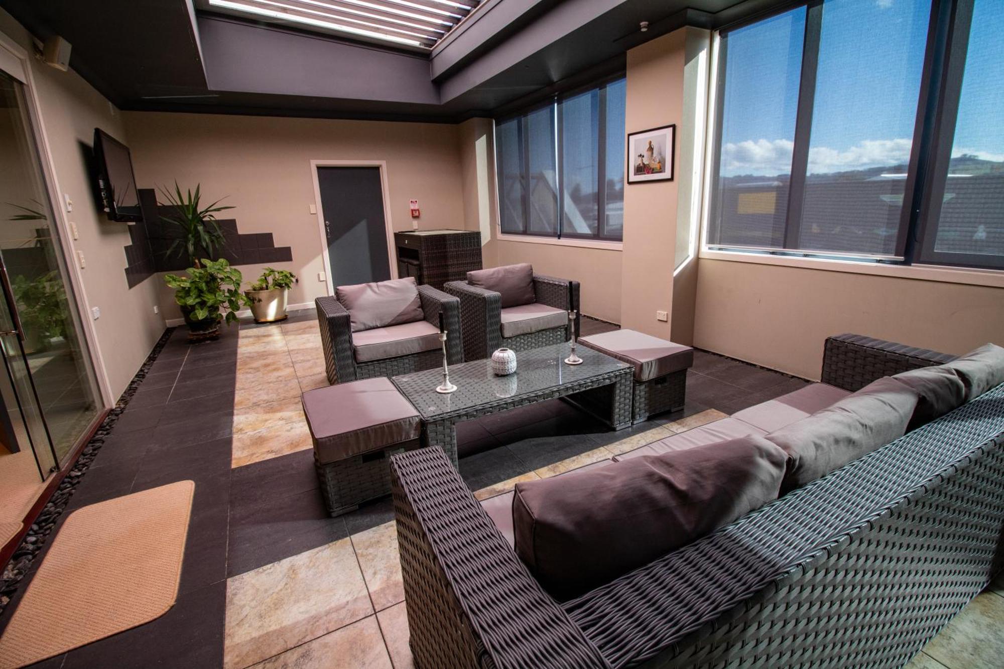 Large Luxury Apartment Located Right In Town Tauposee Exterior foto